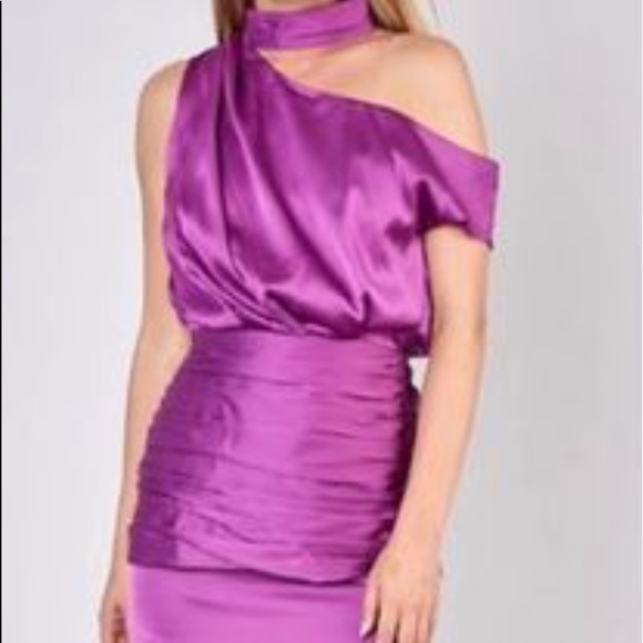 ISO anyone reselling these dresses :) (in a size xsmall, small, or medium) - Picture 3 of 5